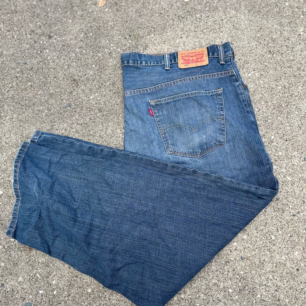 Levi's work blue jeans with a baggy fit 559